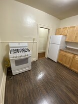 304 E Webster Ave, Unit B in Roselle Park, NJ - Building Photo