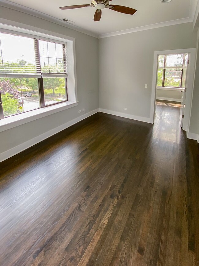 1952 W Nelson St, Unit 2W in Chicago, IL - Building Photo - Building Photo