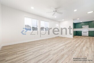 5292 Santa Margarita St in San Diego, CA - Foto de edificio - Building Photo