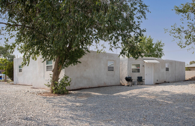 4409 9th St NW in Albuquerque, NM - Foto de edificio - Building Photo