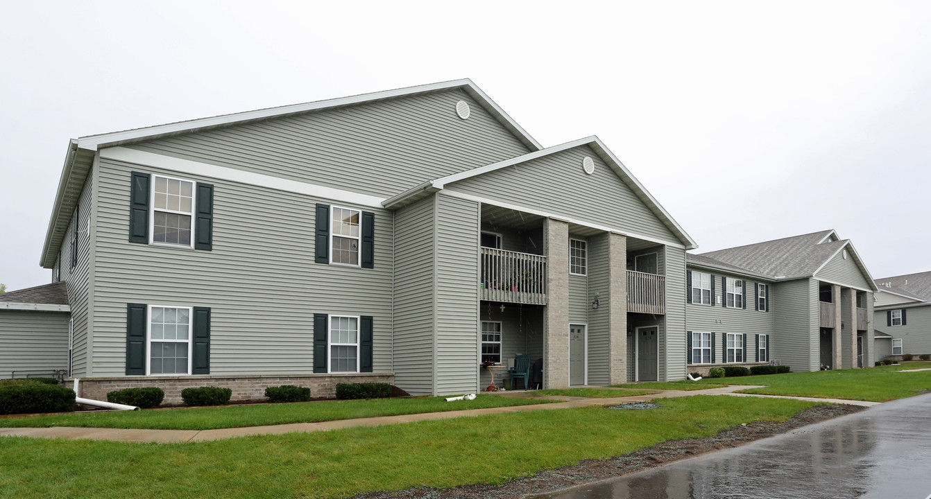 Fox Lane Apartments in Walworth, WI - Building Photo