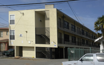 1723 28th Ave in Oakland, CA - Foto de edificio - Building Photo