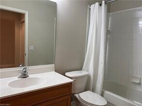 8490 Kingbird Loop-Unit -929 in Ft. Myers, FL - Foto de edificio - Building Photo