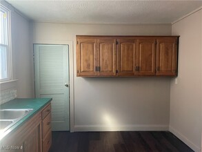 822 Kenyon St in Akron, OH - Building Photo - Building Photo