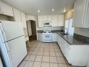 9320 Canalino Dr in Las Vegas, NV - Building Photo - Building Photo