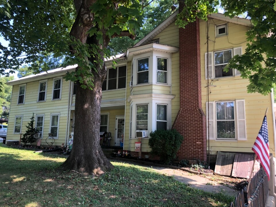 54 E Main St in New Bloomfield, PA - Building Photo