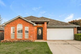 807 Ponselle Dr in Arlington, TX - Building Photo