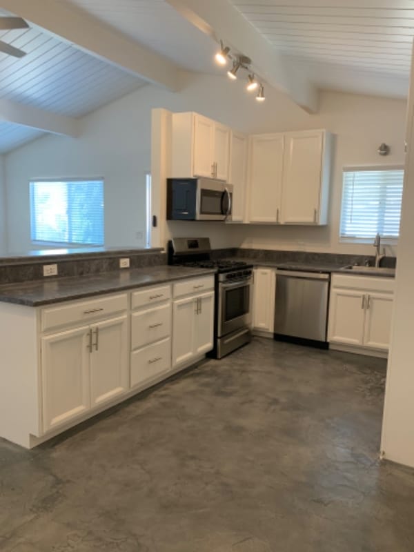 528 Adrienne Dr in Petaluma, CA - Building Photo - Building Photo