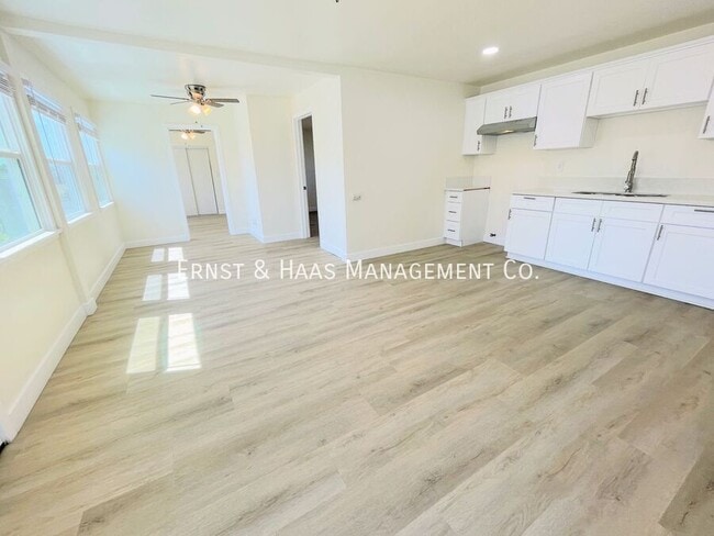 2133 W Columbia St in Long Beach, CA - Building Photo - Building Photo