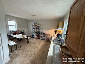 53 Elm St, Unit 3 in Somerville, MA - Foto de edificio - Building Photo