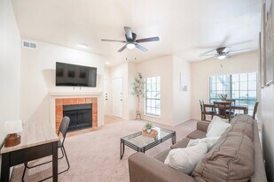 11903 Parliament St, Unit 211 in San Antonio, TX - Building Photo