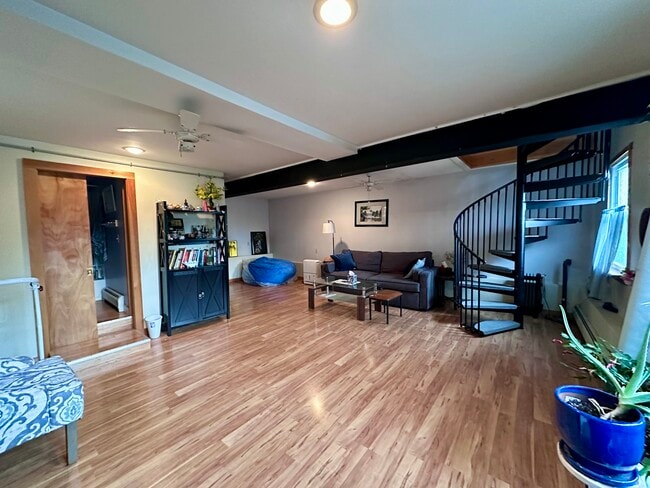 93 Falmouth Rd, Unit A in Falmouth, ME - Foto de edificio - Building Photo