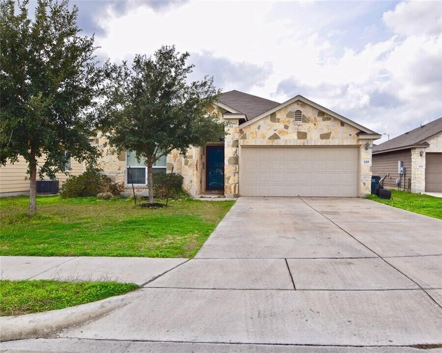 109 Encina Cove in San Marcos, TX - Building Photo