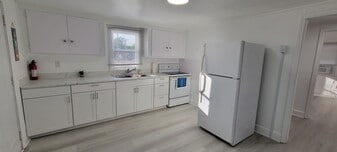 409 Laura Ct in Spring Lake, NC - Building Photo