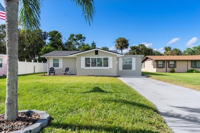 52 Palm Dr in Ormond Beach, FL - Foto de edificio - Building Photo