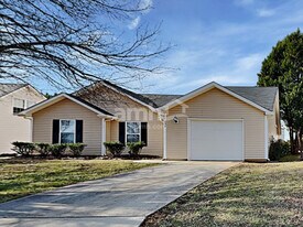 430 Old Wood Ln in Kernersville, NC - Building Photo