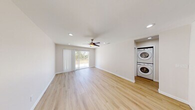 5316 W Falls View Dr in San Diego, CA - Building Photo - Building Photo