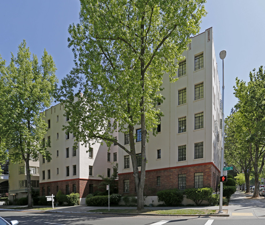 Park Mansion in Sacramento, CA - Building Photo