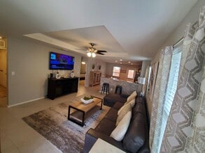 12018 Silver Lgt in San Antonio, TX - Building Photo - Building Photo