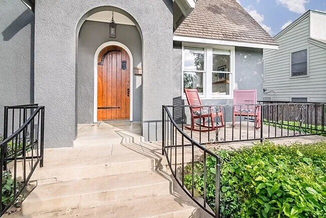 2002 Travis Heights Blvd in Austin, TX - Building Photo - Building Photo
