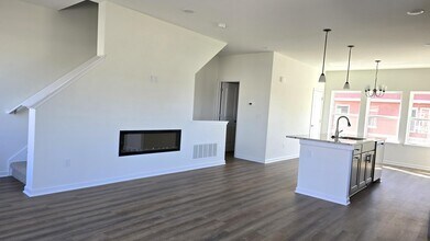 4876 Parkside Ln in Troy, MI - Building Photo - Building Photo