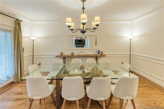 47 Greenwood Ave in Darien, CT - Building Photo - Building Photo