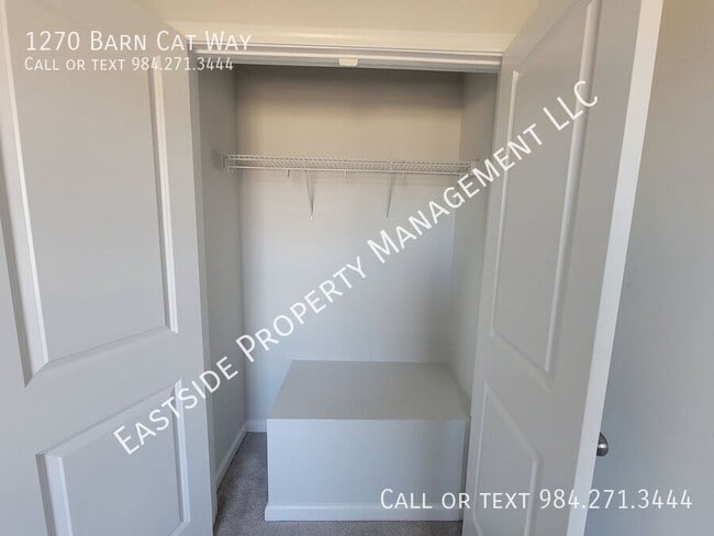 1270 Barn Cat Way in Apex, NC - Building Photo - Building Photo