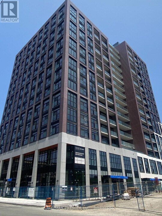 181-181 Sterling Rd in Toronto, ON - Building Photo