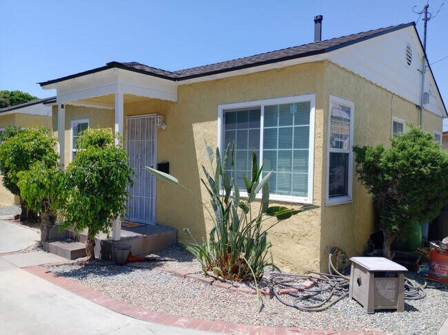 6331 Riverside Ave, Unit Apt B