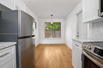 1721 SW 21st Ter in Miami, FL - Foto de edificio - Building Photo
