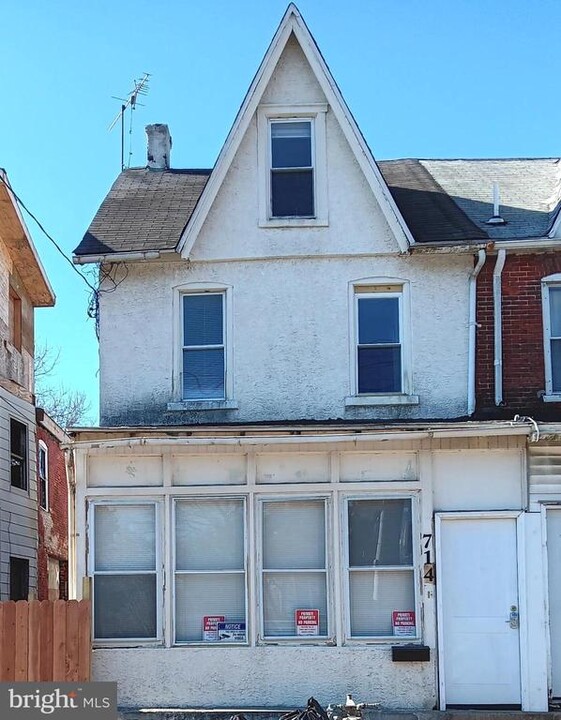 714 Highland Ave in Chester, PA - Building Photo