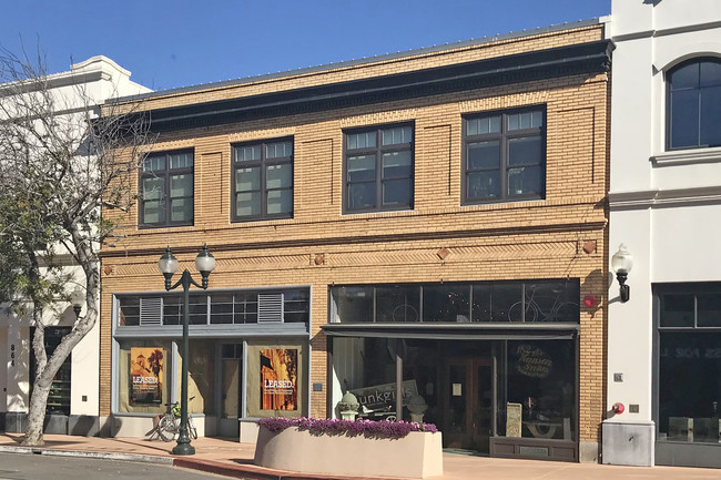 868 Monterey St in San Luis Obispo, CA - Foto de edificio - Building Photo