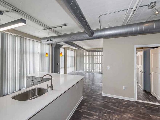 222 Saratoga in Baltimore, MD - Building Photo - Building Photo