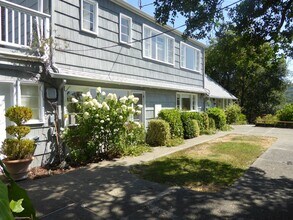 16 Upper Ames Ave in Ross, CA - Building Photo - Building Photo