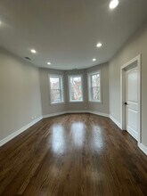 3141 N Ridgeway Ave, Unit 2 in Chicago, IL - Foto de edificio - Building Photo