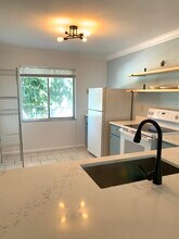 118 Palm Dr, Unit 16 in Naples, FL - Building Photo - Building Photo