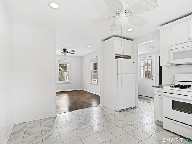 229 Southfield Ave in Stamford, CT - Building Photo - Building Photo