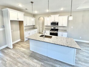 572 Rosalie Woods Dr in Cordova, TN - Foto de edificio - Building Photo