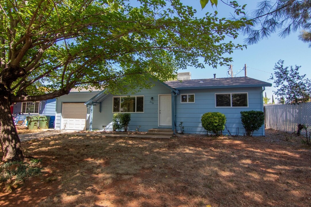 2118 Martian Way in Redding, CA - Building Photo
