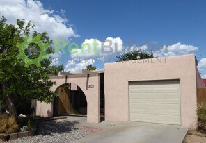 4612 Overland St NE in Albuquerque, NM - Building Photo