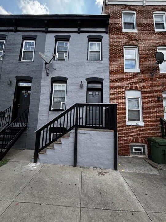 225 S Fulton Ave in Baltimore, MD - Foto de edificio