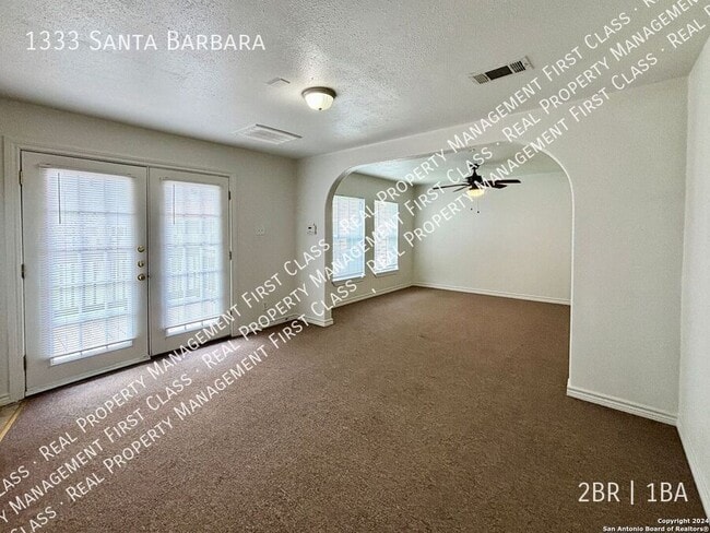 1333 Santa Barbara St in San Antonio, TX - Building Photo - Building Photo