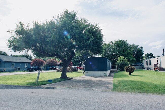 715 Louisiana St in South Houston, TX - Building Photo - Building Photo