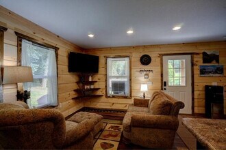 642 Gladdens Creek Rd in Robbinsville, NC - Building Photo - Building Photo