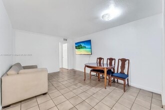 4655 Palm Ave in Hialeah, FL - Building Photo - Building Photo