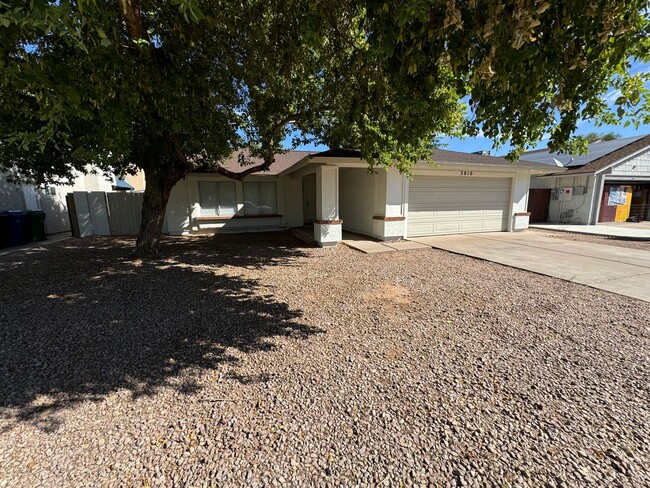 3010 E Hampton Cir in Mesa, AZ - Foto de edificio - Building Photo