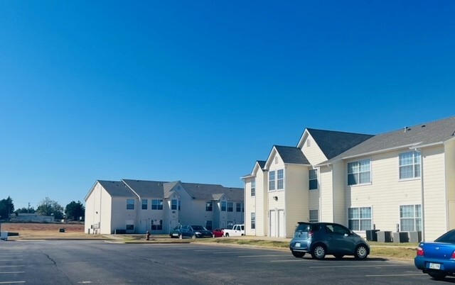 Sycamore Landing Apartments in Mcloud, OK - Building Photo - Building Photo