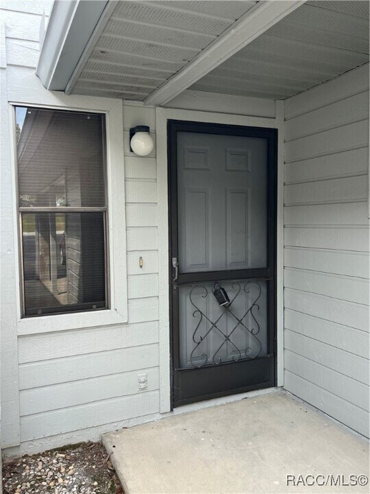 810 E Gilchrist Ct in Hernando, FL - Building Photo