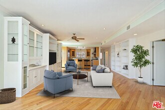 6220 Pacific Ave-Unit -202 in Los Angeles, CA - Building Photo - Building Photo