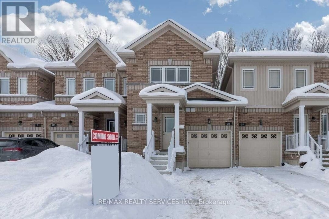 215 Diana Dr in Orillia, ON - Building Photo